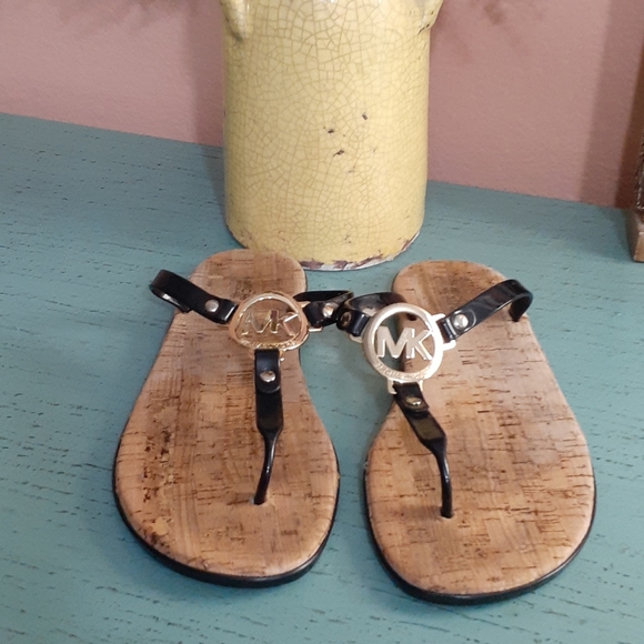 Michael Kors Shoes - MICHAEL KORS SANDALS SZ 8